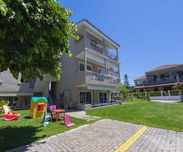 By The Sea Apartments-studios