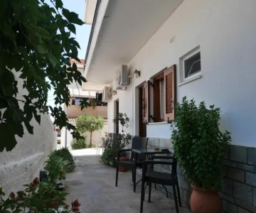 Chrysoula’s Convenient Triple Room With Yard