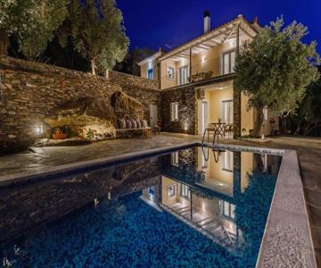Villa Ifigeneia Skopelos με πισίνα και υπέροχη θέα