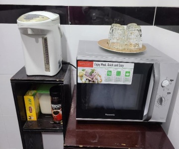 England Premier Backpackers Inn
