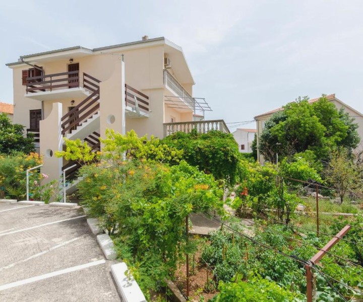 Apartment Damir