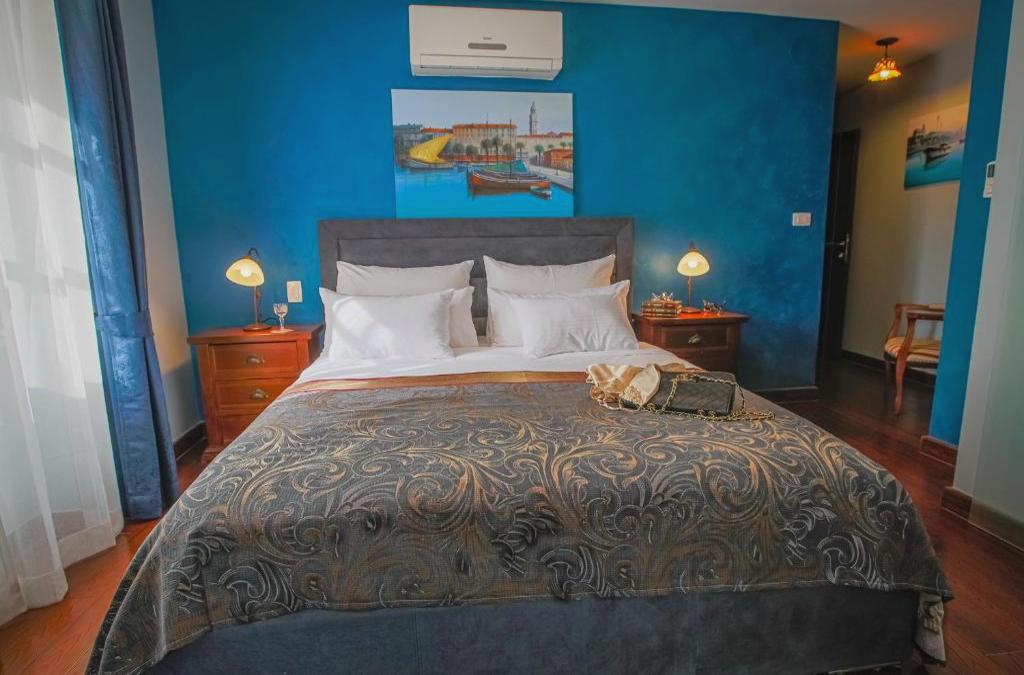 Theatre luxury rooms