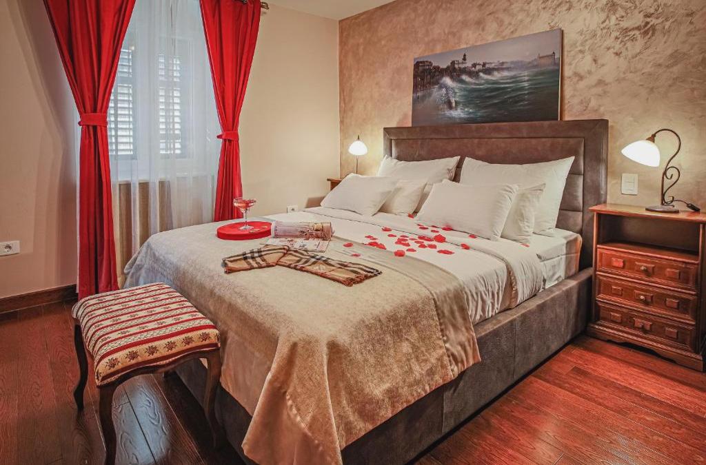 Theatre luxury rooms