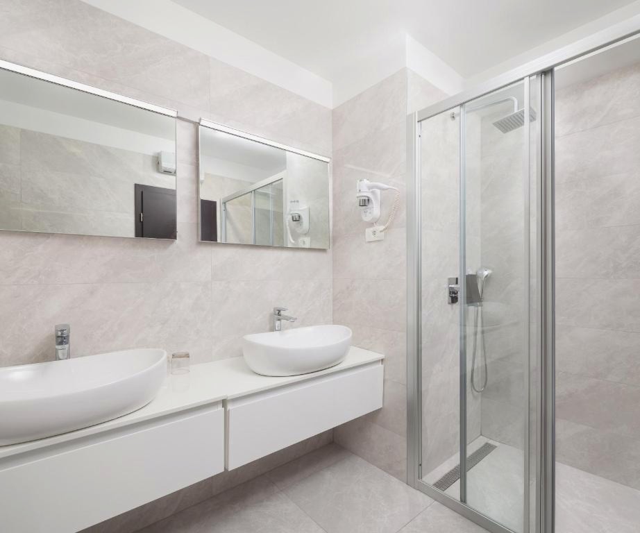 Le Premier Luxury Rooms - Exclusive Self Serviced Residence