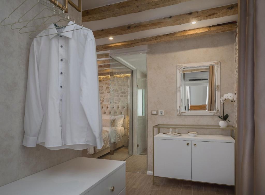 Le Premier Luxury Rooms - Exclusive Self Serviced Residence