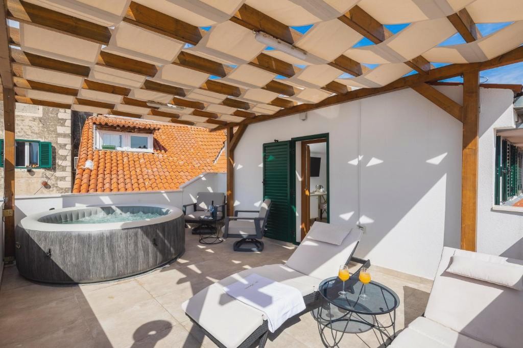 Le Premier Luxury Rooms - Exclusive Self Serviced Residence