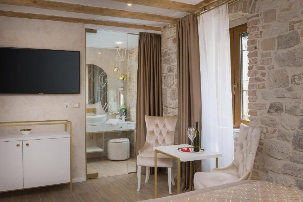 Le Premier Luxury Rooms - Exclusive Self Serviced Residence
