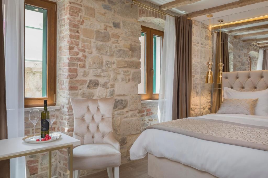 Le Premier Luxury Rooms - Exclusive Self Serviced Residence