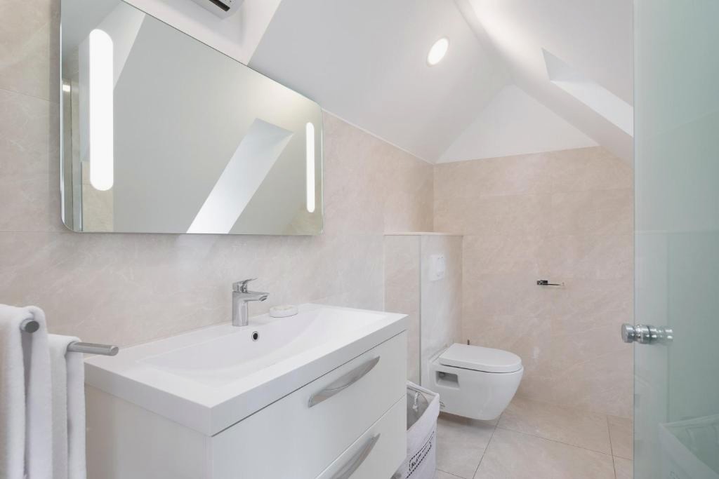 Le Premier Luxury Rooms - Exclusive Self Serviced Residence