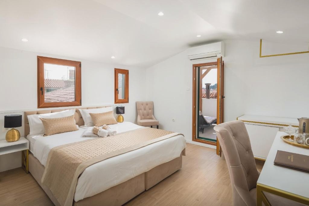 Le Premier Luxury Rooms - Exclusive Self Serviced Residence