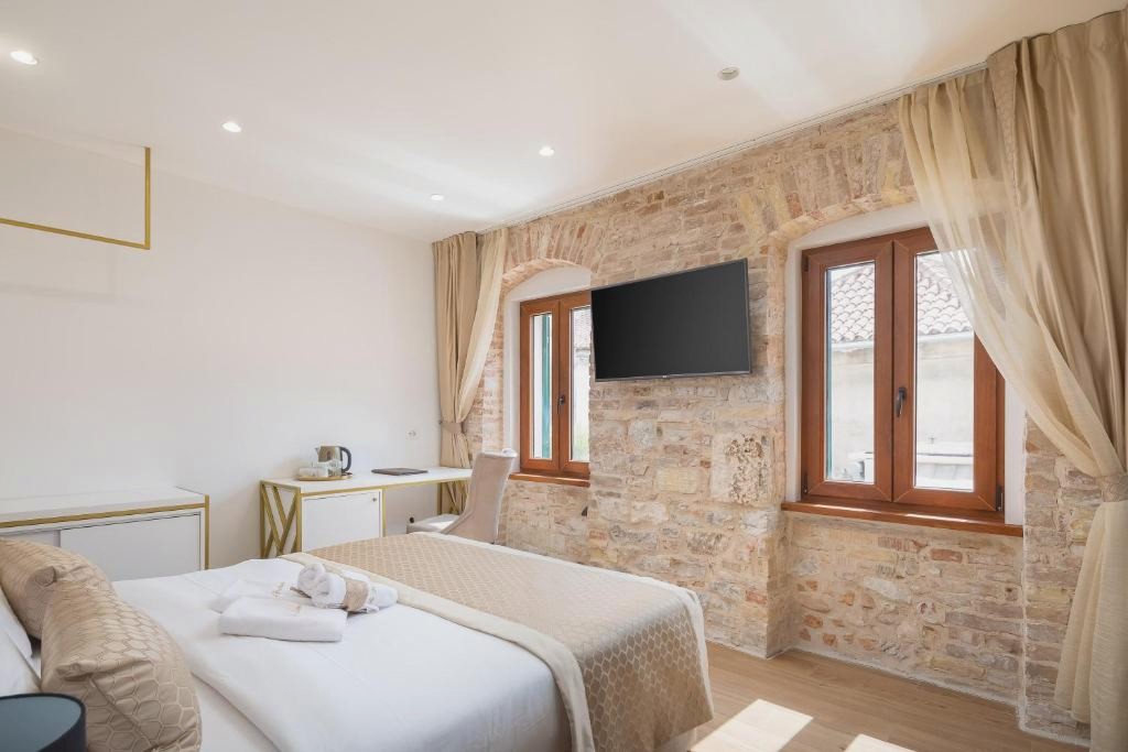Le Premier Luxury Rooms - Exclusive Self Serviced Residence