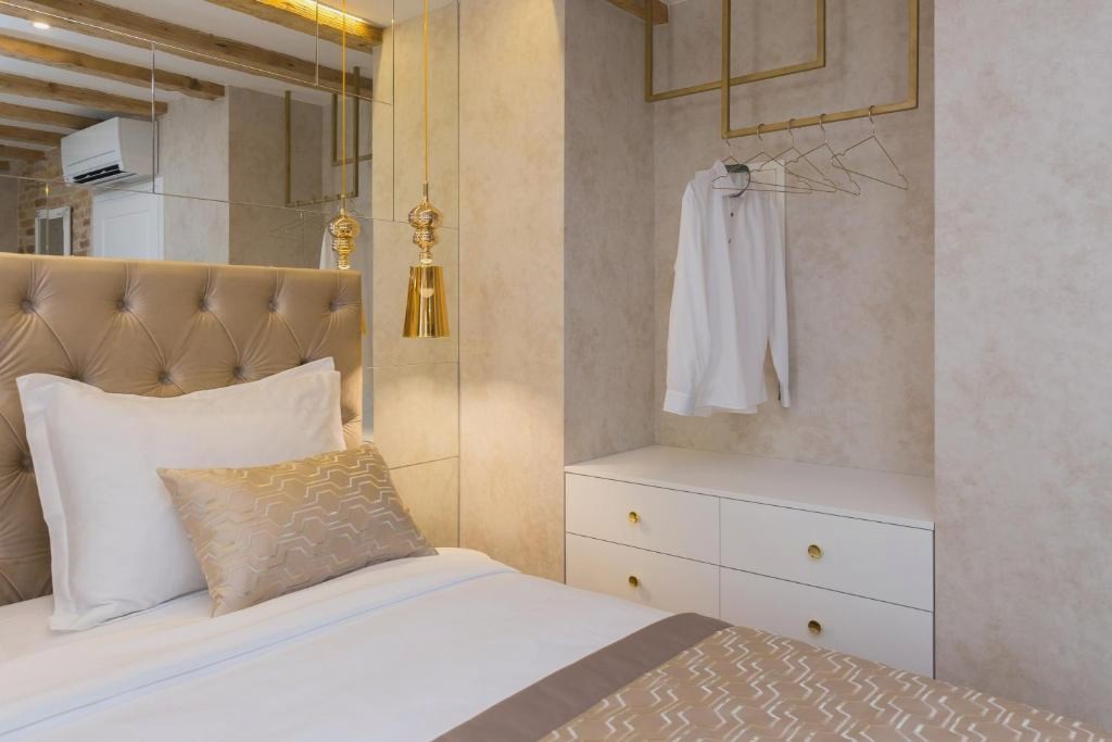 Le Premier Luxury Rooms - Exclusive Self Serviced Residence