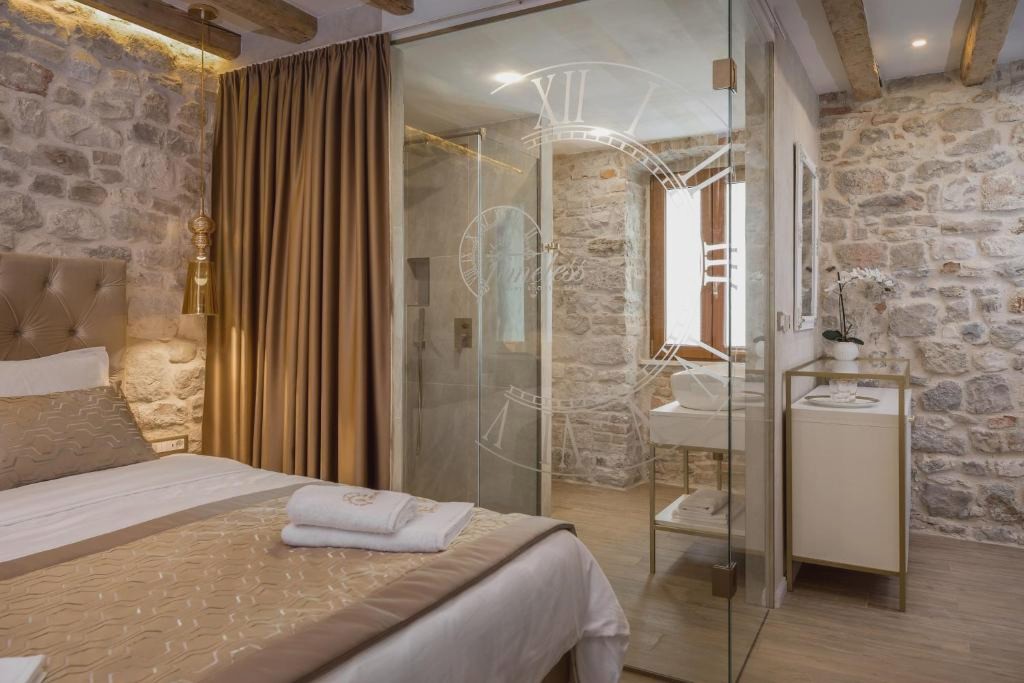Le Premier Luxury Rooms - Exclusive Self Serviced Residence
