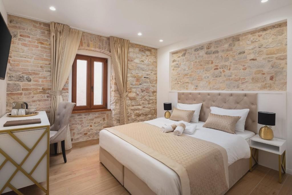 Le Premier Luxury Rooms - Exclusive Self Serviced Residence
