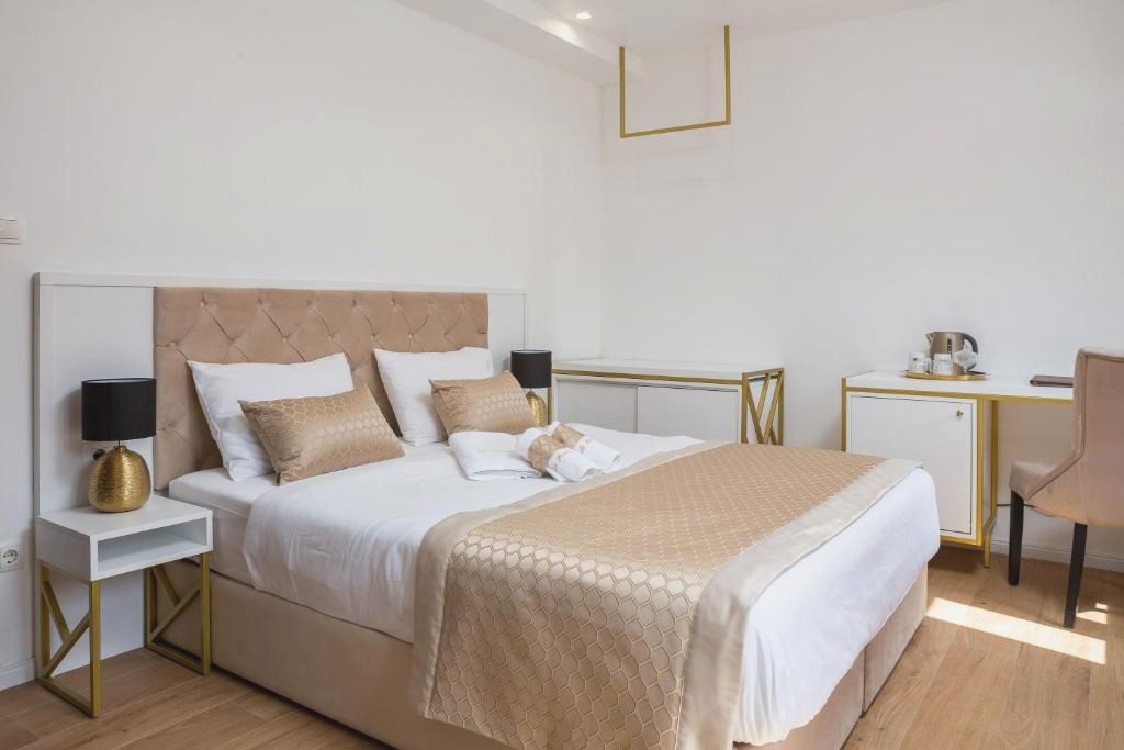 Le Premier Luxury Rooms - Exclusive Self Serviced Residence