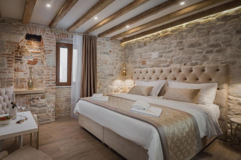 Le Premier Luxury Rooms - Exclusive Self Serviced Residence