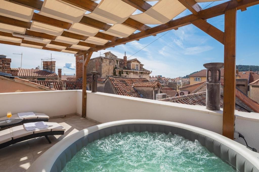 Le Premier Luxury Rooms - Exclusive Self Serviced Residence