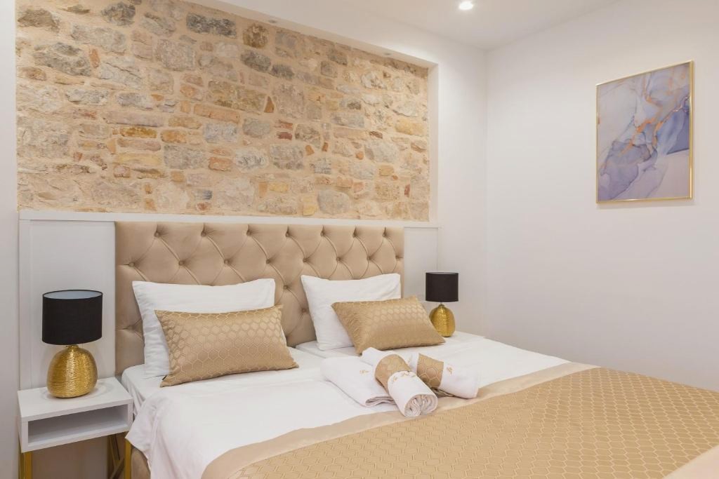 Le Premier Luxury Rooms - Exclusive Self Serviced Residence