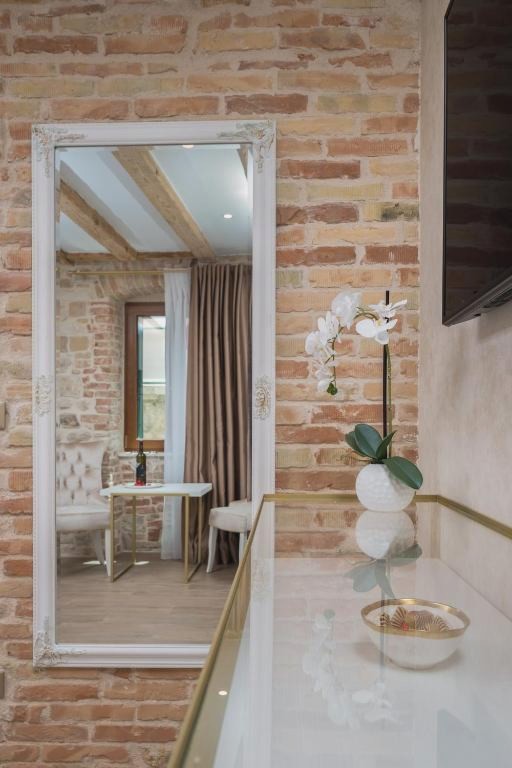 Le Premier Luxury Rooms - Exclusive Self Serviced Residence