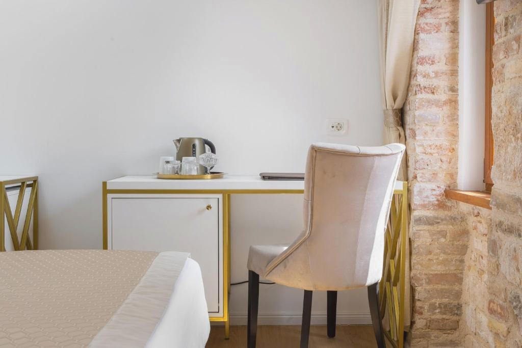 Le Premier Luxury Rooms - Exclusive Self Serviced Residence