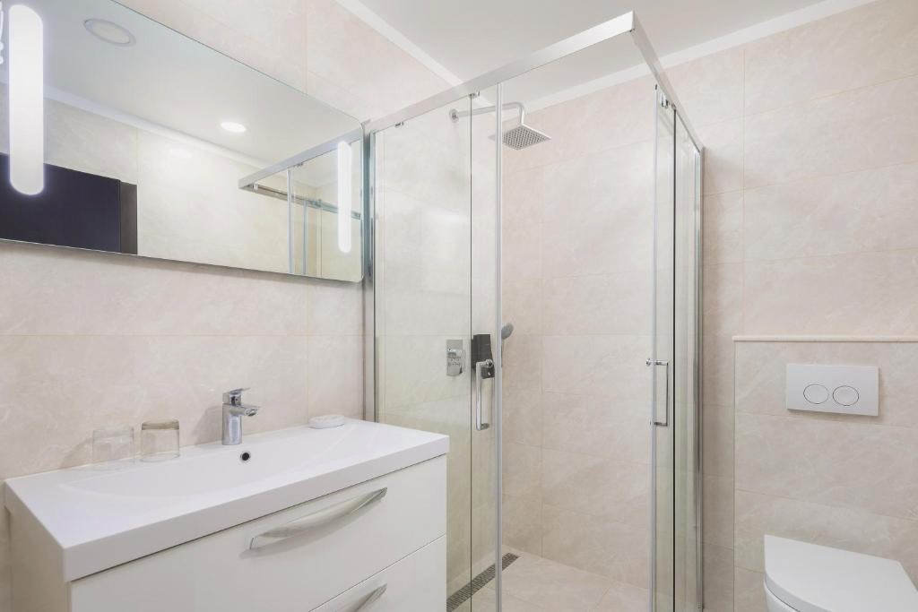 Le Premier Luxury Rooms - Exclusive Self Serviced Residence