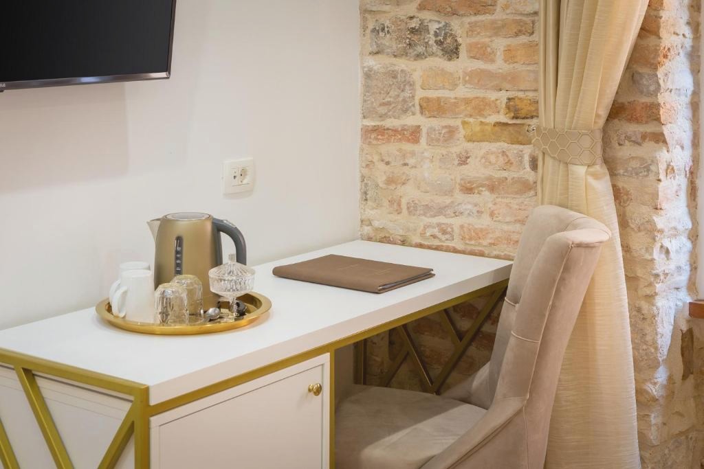 Le Premier Luxury Rooms - Exclusive Self Serviced Residence