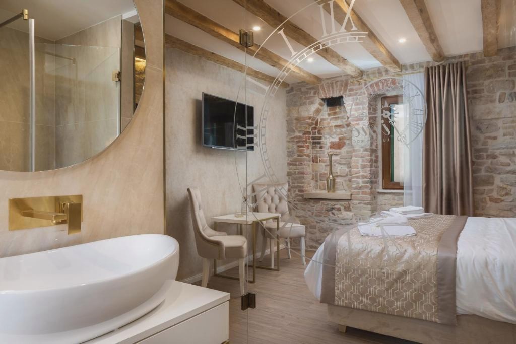 Le Premier Luxury Rooms - Exclusive Self Serviced Residence