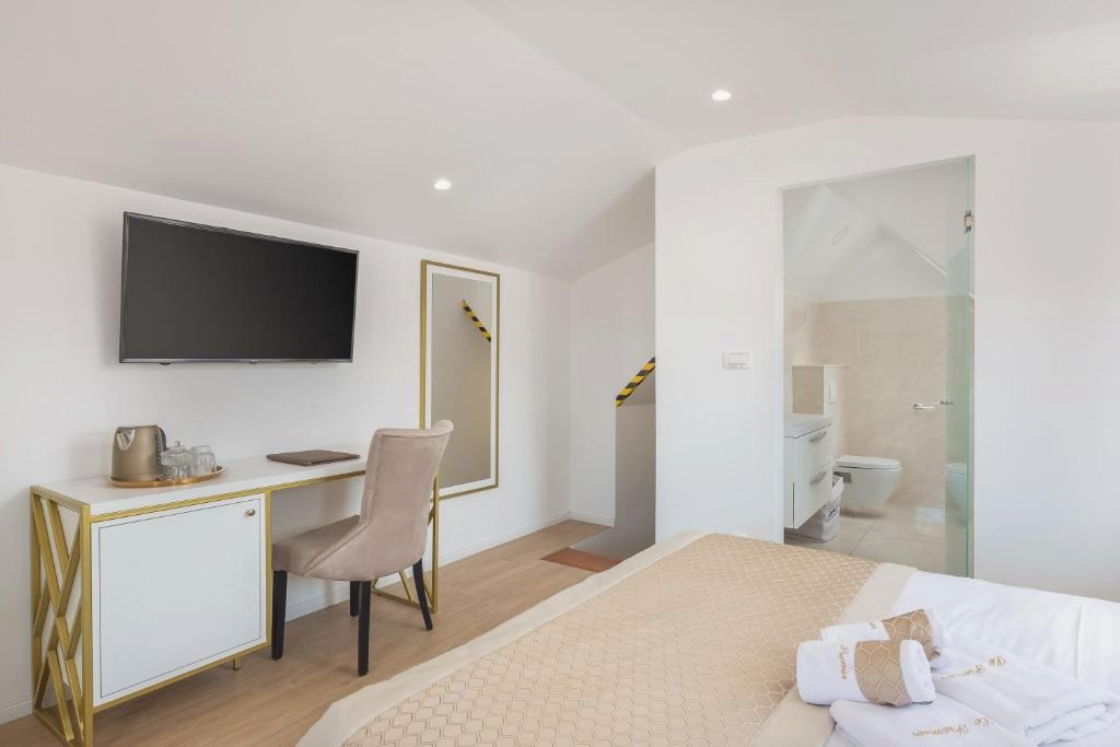 Le Premier Luxury Rooms - Exclusive Self Serviced Residence
