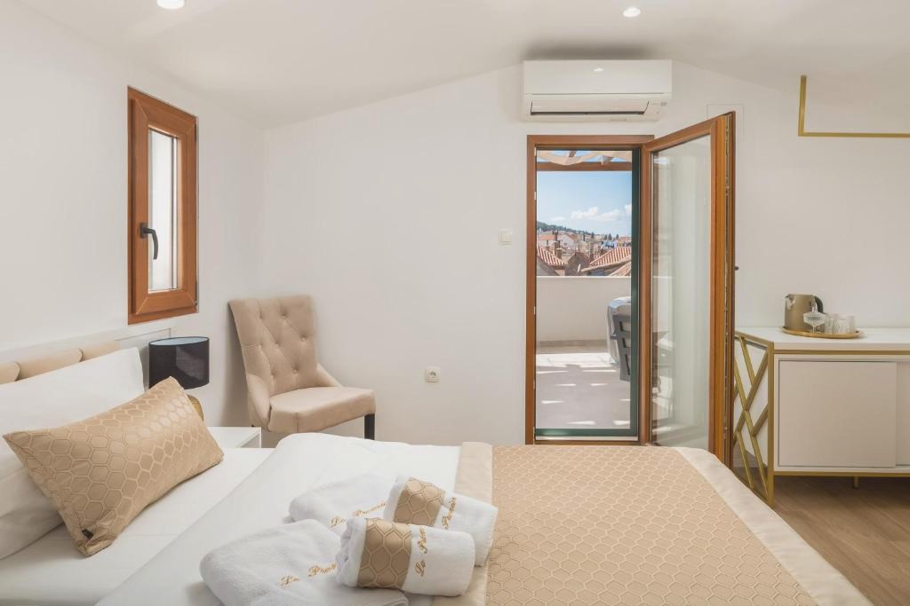 Le Premier Luxury Rooms - Exclusive Self Serviced Residence