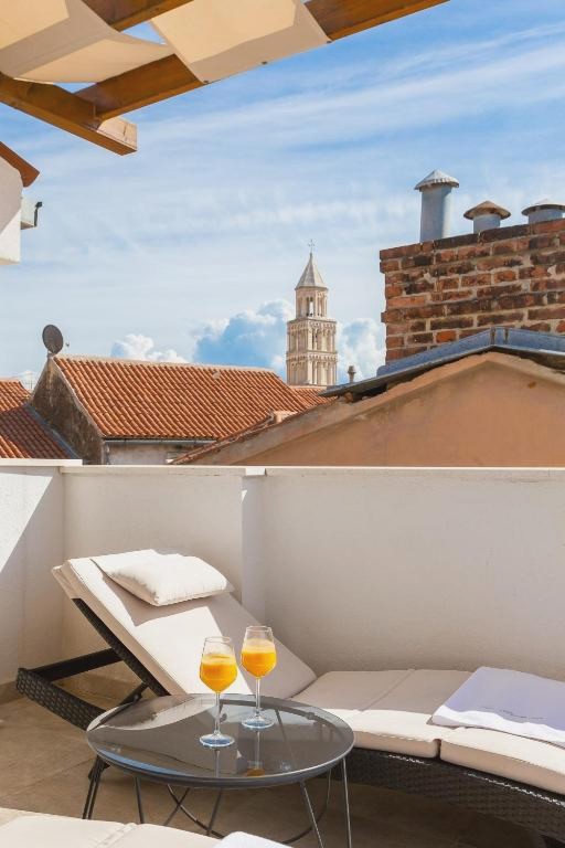 Le Premier Luxury Rooms - Exclusive Self Serviced Residence