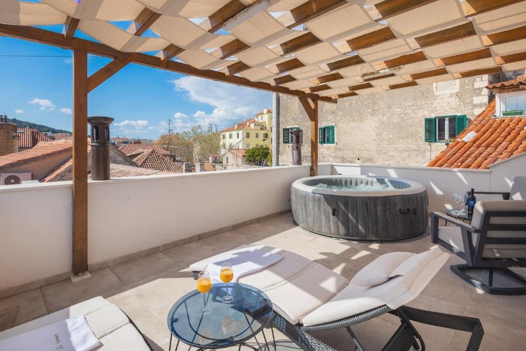 Le Premier Luxury Rooms - Exclusive Self Serviced Residence