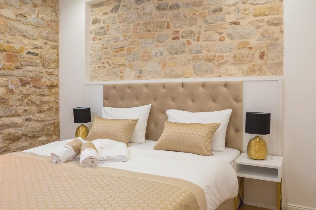 Le Premier Luxury Rooms - Exclusive Self Serviced Residence