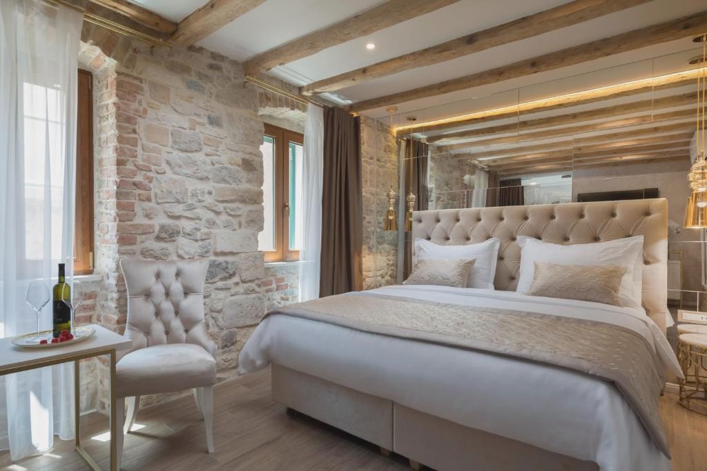 Le Premier Luxury Rooms - Exclusive Self Serviced Residence