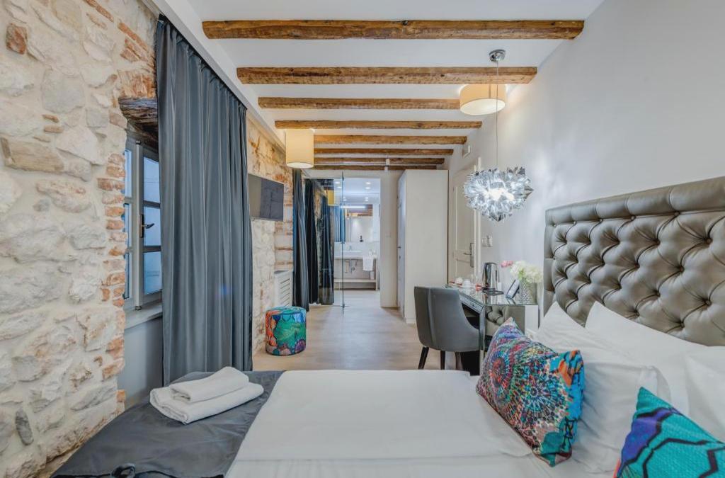 The Code Luxury Rooms