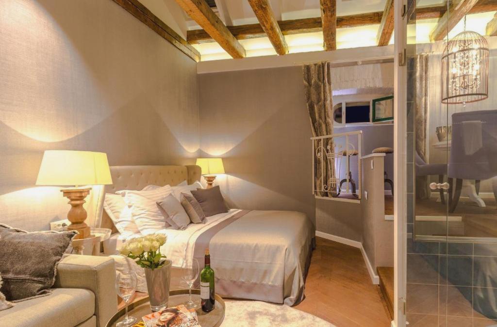 Procurator 7 Luxury Rooms