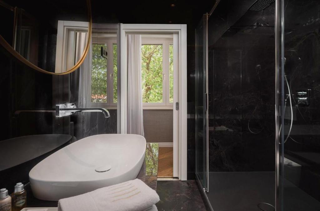 Five Elements Luxury Rooms