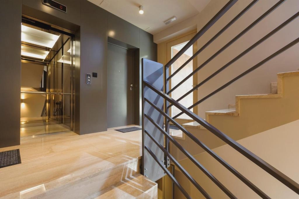 Residence by Vestibul Palace