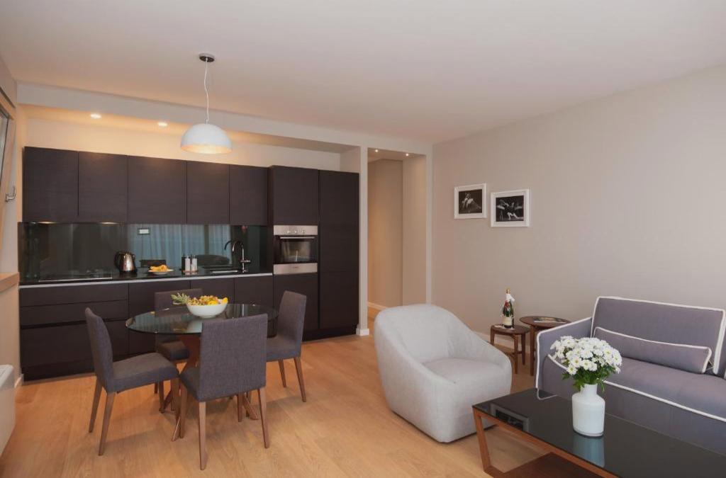Residence by Vestibul Palace