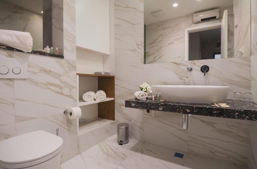 Residence by Vestibul Palace