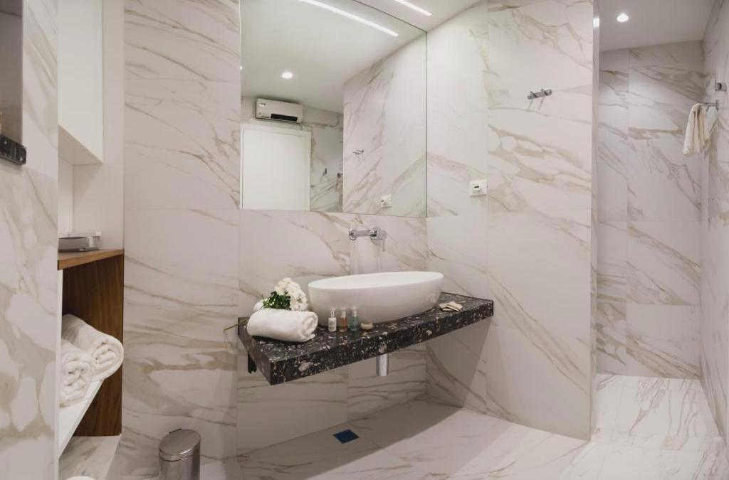 Residence by Vestibul Palace