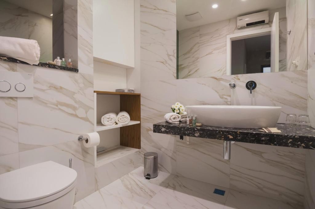 Residence by Vestibul Palace