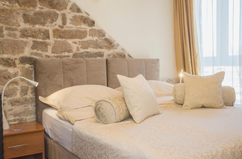 Authentic Luxury Rooms