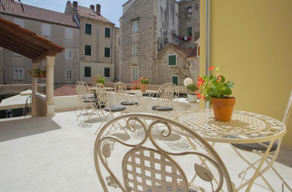 Aspalathos Residence