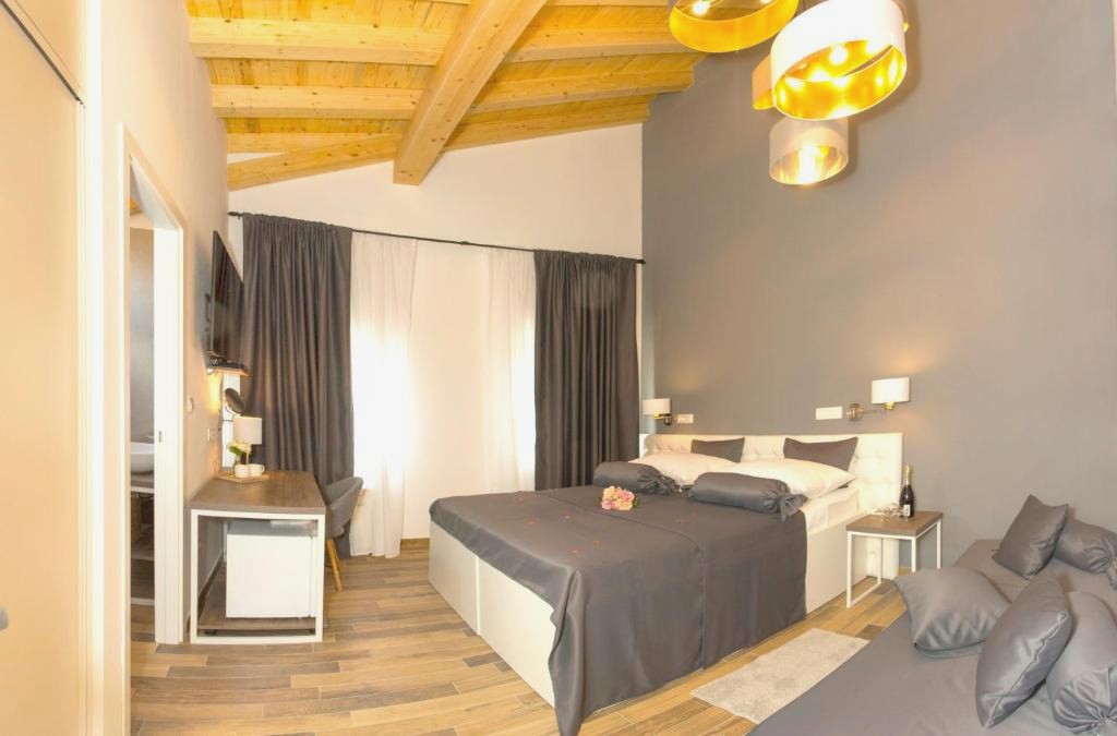 Aspalathos Residence