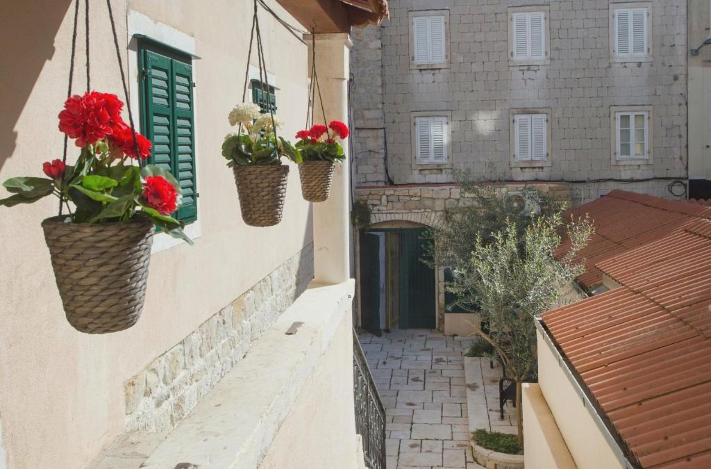 Aspalathos Residence