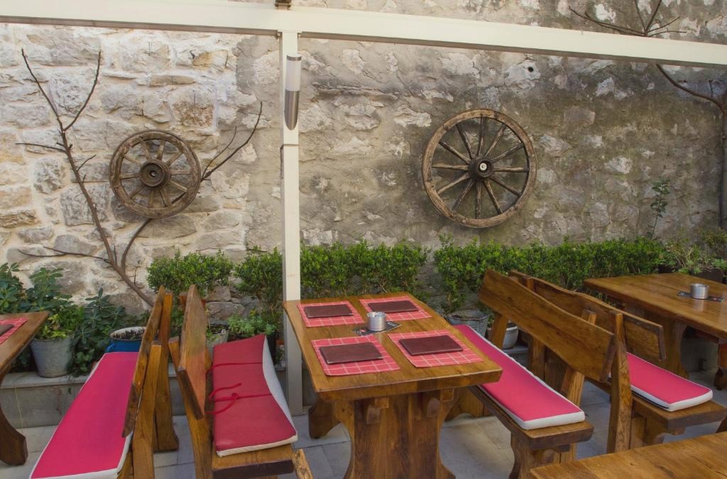 Aspalathos Residence