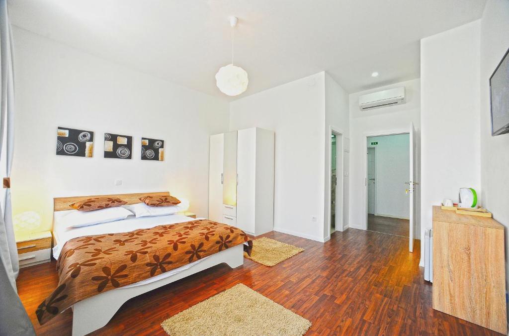 Valenti rooms