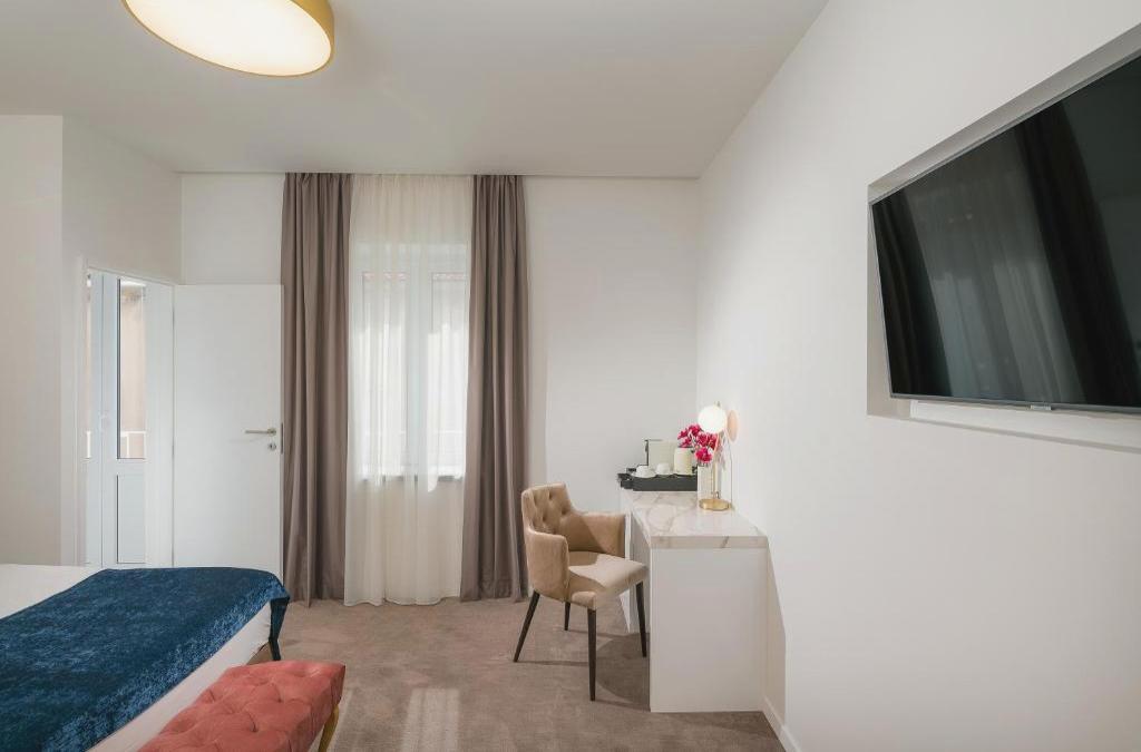 Flos Luxury Rooms