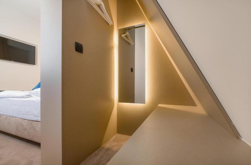 Flos Luxury Rooms