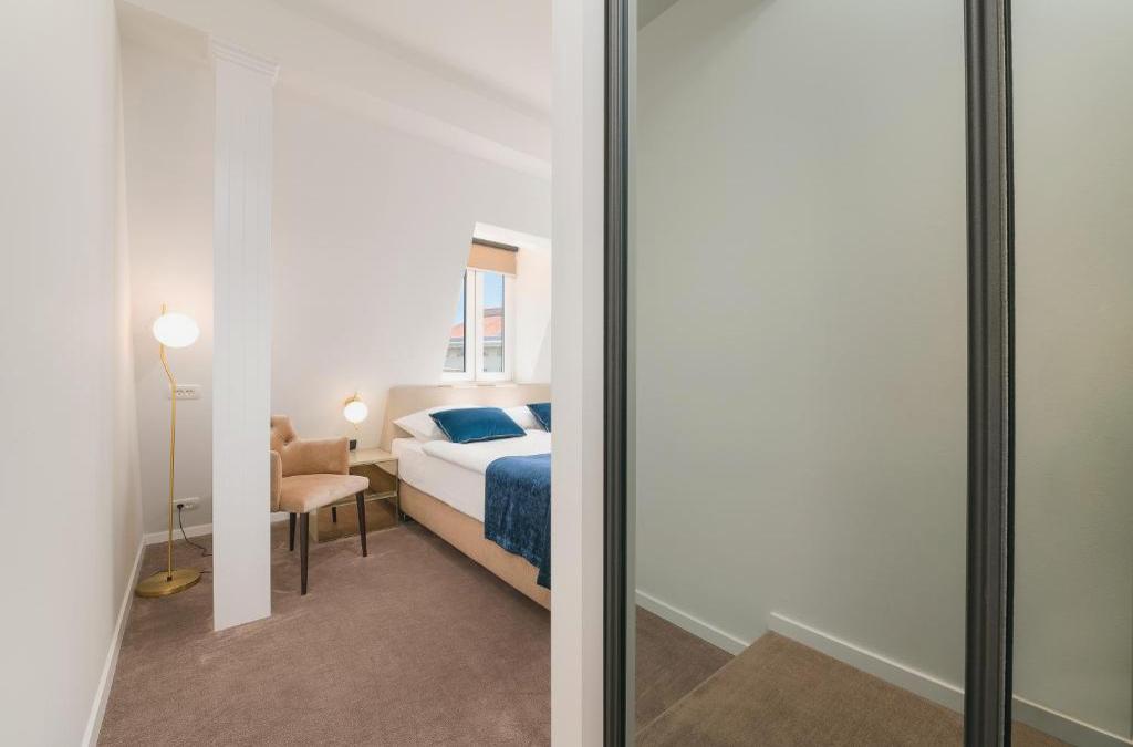 Flos Luxury Rooms